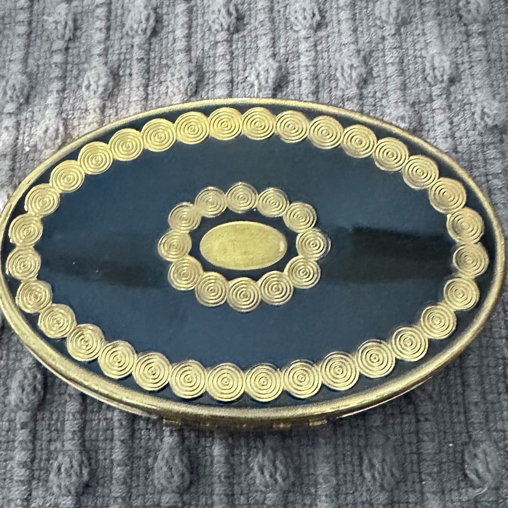 Vintage Elegant Gold and Black Makeup Blush